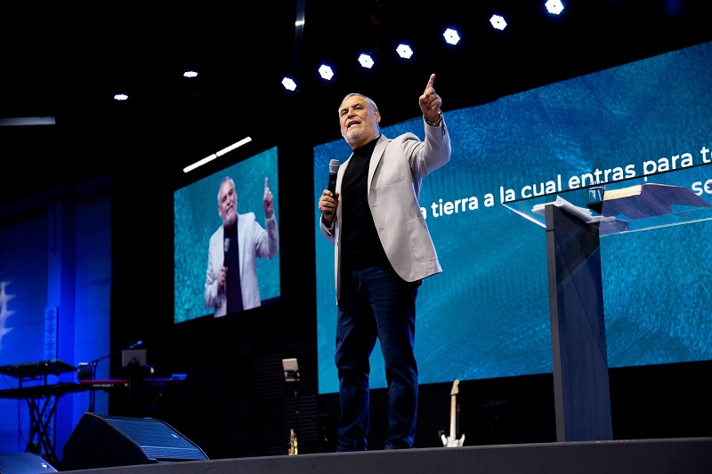 Pastor Fernando Chaparro