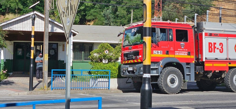 Dos bomberos de Los Ángeles fueron acusados de “robar agua” para llenar piscina en Laja