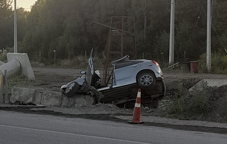 Colisión vehicular en puente Coihue dejó a una persona con lesiones de caracter grave