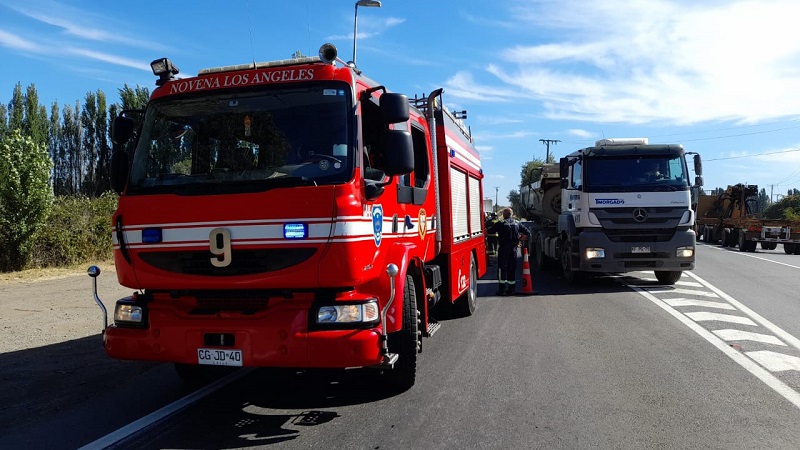 Incendio dejó con daños a camión en el acceso sur a Los Ángeles