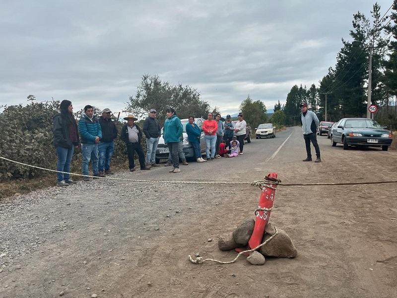 Santa Bárbara: Vecinos cortan camino en protesta por paso de camiones forestales