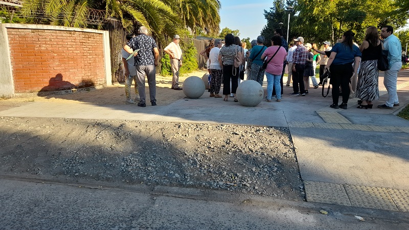 Insólito: Nueva plaza Rucamalal complicó el acceso para carrozas funebres a la parroquia