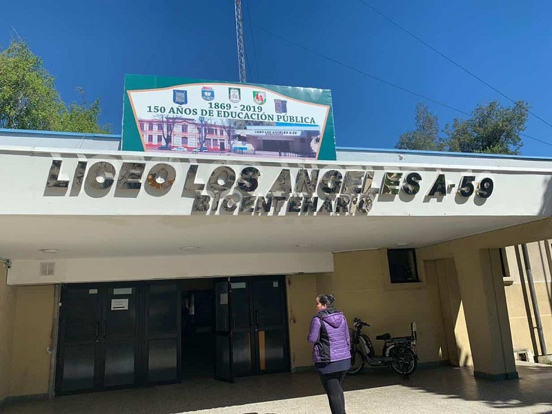 Comunidad educativa de Liceo Bicentenario solicitó mantener continuidad de actual director