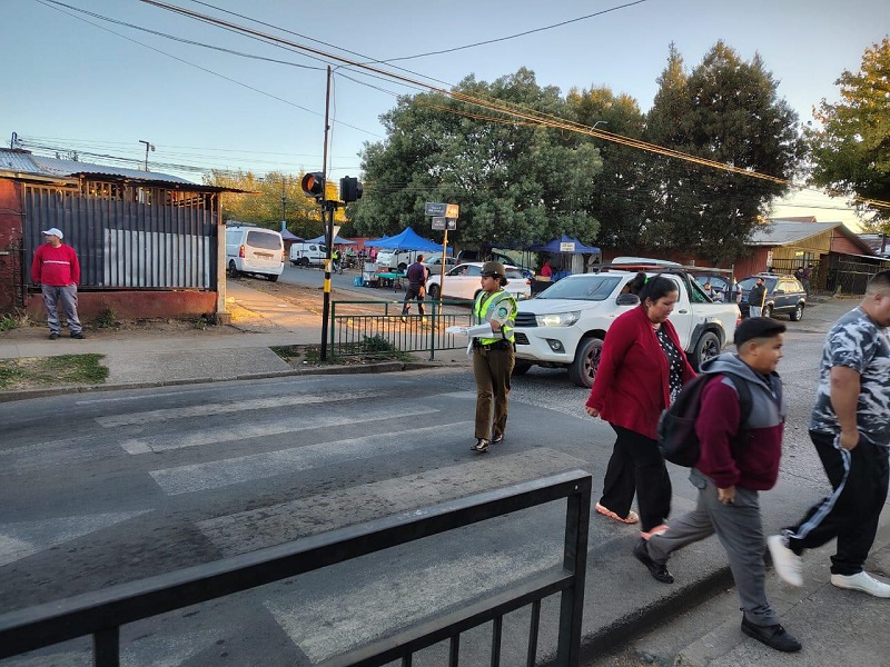 Congestión vehicular marcó regreso de estudiantes a aulas de la provincia de Biobío