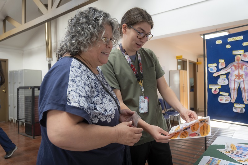 Especialistas en salud de Los Ángeles entregan recomendaciones para prevenir la obesidad