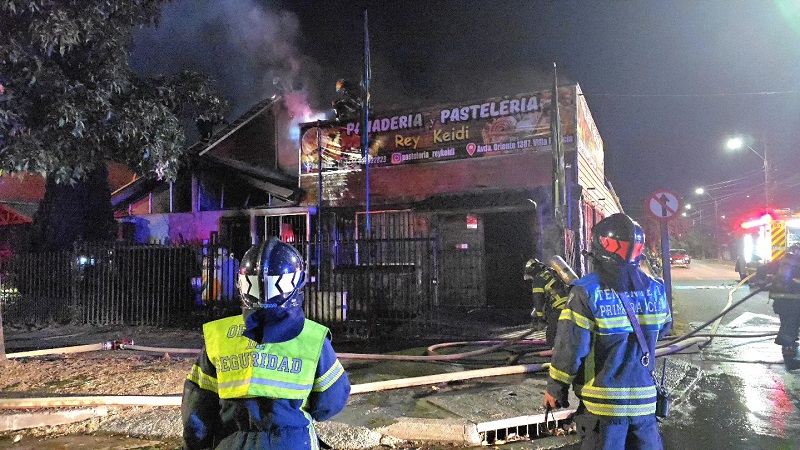 Investigan origen de incendio que dejó vivienda con daños en Villa Francia en Los Ángeles