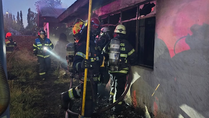 Los Ángeles: Incendio en calle Blanco Encalada habría sido originado por indigentes